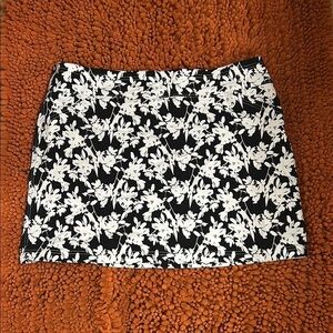 Mario Serrani Black and White Mini Pencil Skirt Resort Wear